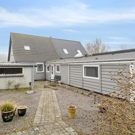Villa Cozy With Lots Of Charm Åkirkeby